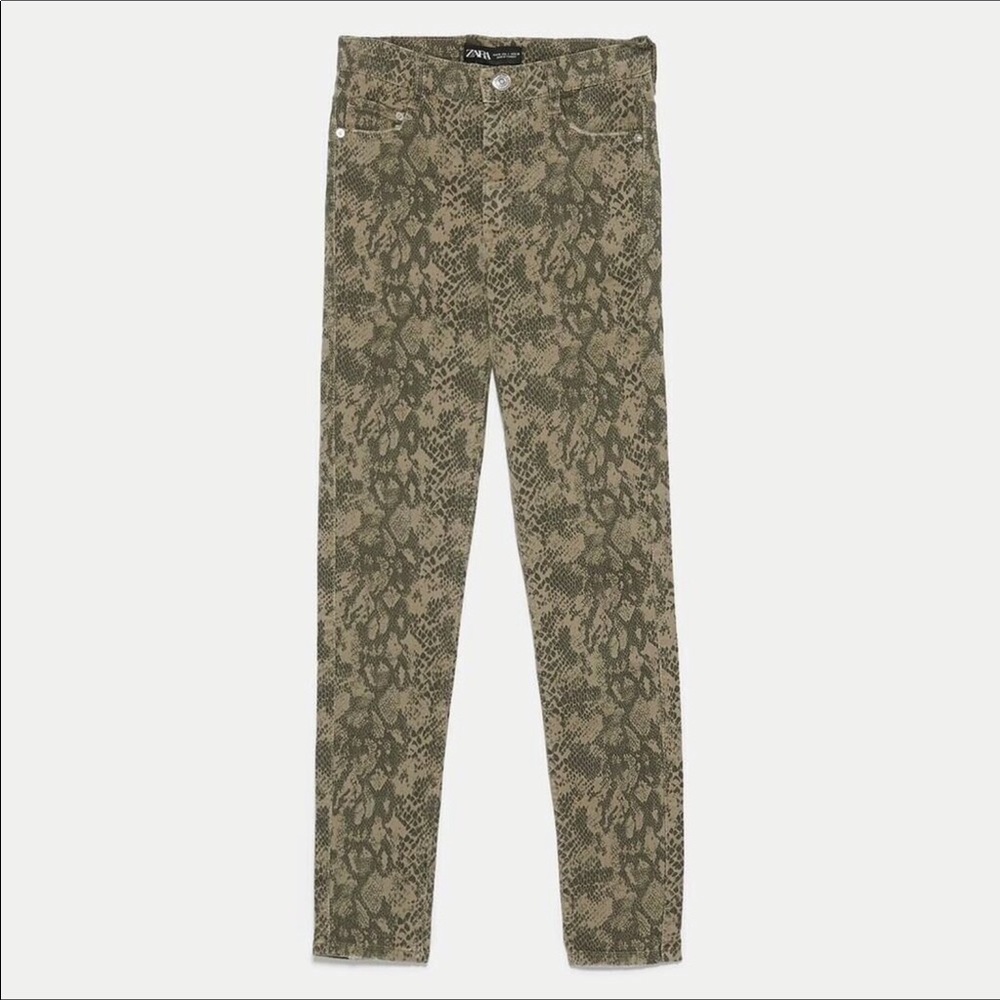 “NWOT” High Rise Snakeskin Skinnies by Zara